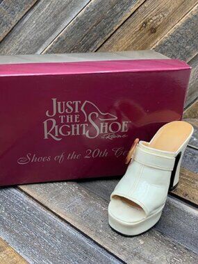 Just the Right Shoe “Struttin’” (#25047) by Raine